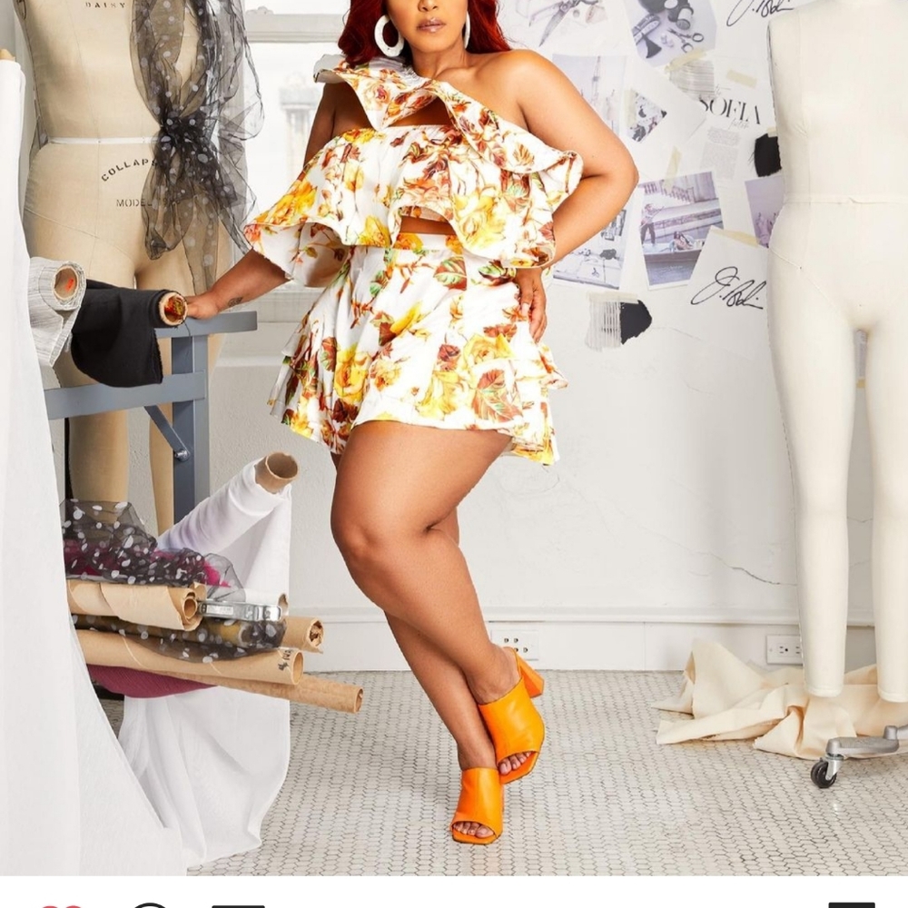 NWT- Plus size Two-piece ruffle crop top shorts set Size 3x and 4x